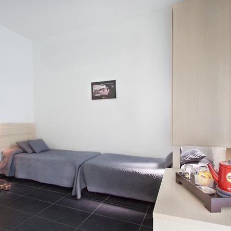 Hotel Spiaggia Marconi Римини Экстерьер фото