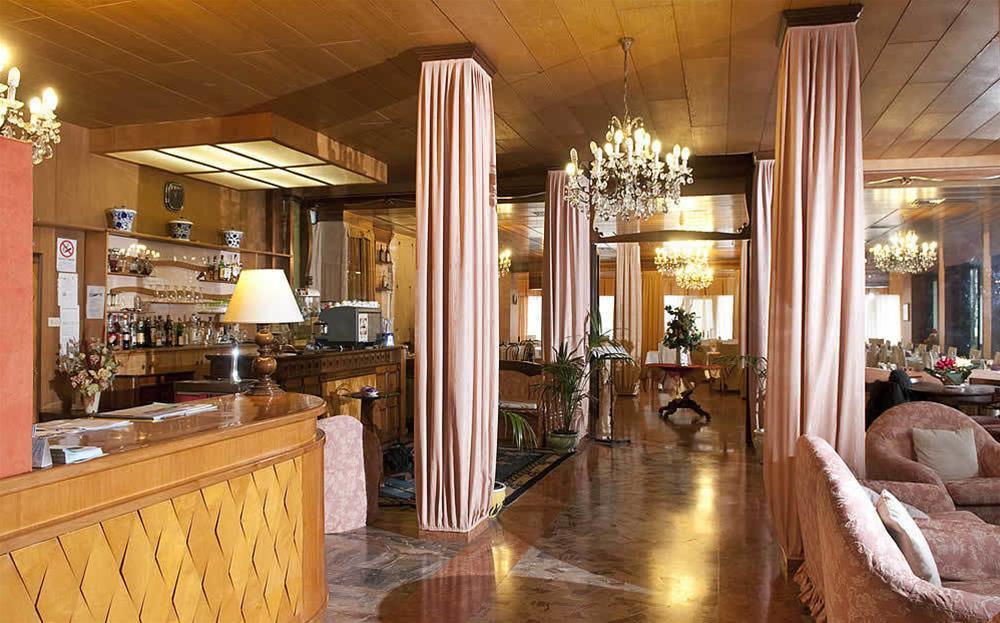Hotel Spiaggia Marconi Римини Экстерьер фото