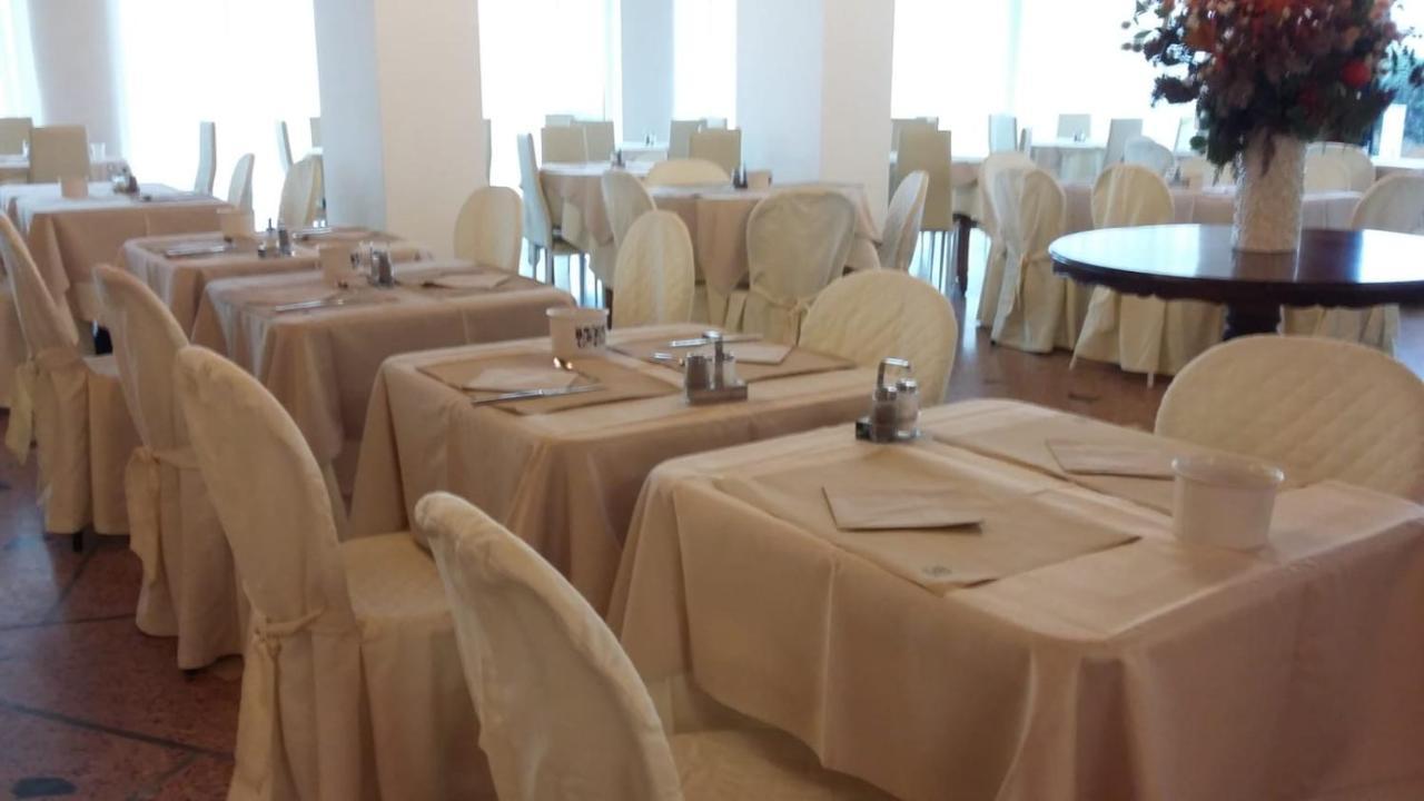 Hotel Spiaggia Marconi Римини Экстерьер фото