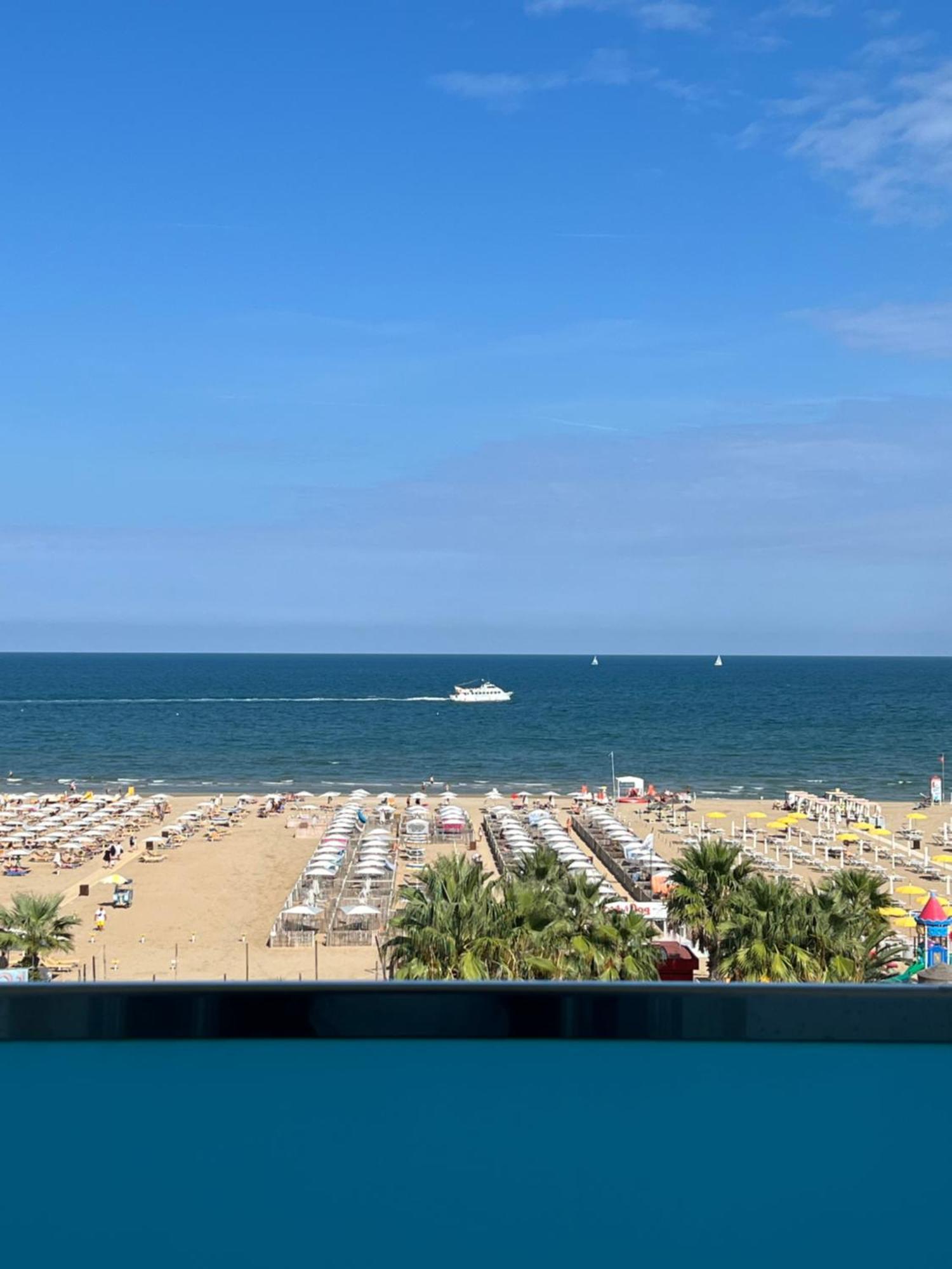 Hotel Spiaggia Marconi Римини Экстерьер фото